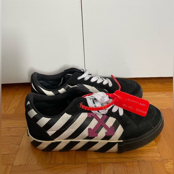 OFF-WHITE Arrows Vulc Low - SIZE 36 - Picture 1 of 10